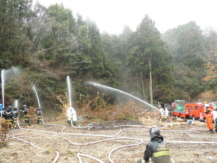 消防職員と合同で森林火災想定訓練（その1）