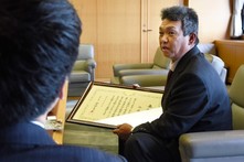 今西学さんの表敬訪問の様子