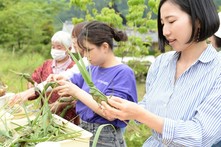 ちまきづくりの様子