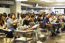 第1回かわにし市民会議の全体会の様子