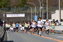 川西一庫ダム周遊マラソン大会の様子