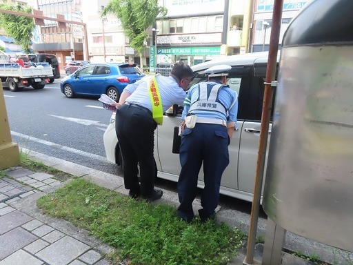 街頭啓発活動実施中