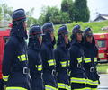写真：放水訓練に臨む新人消防隊員