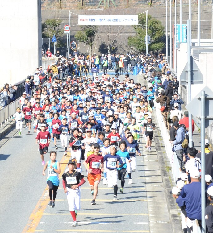 写真：今大会の参加者が楽しく走っている様子