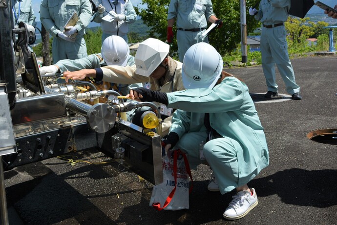 写真：応急給水訓練の様子2