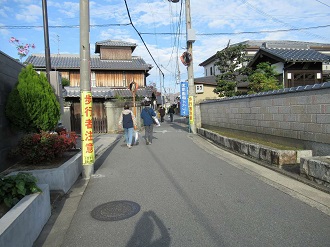 加茂遺跡スタンプラリー旧街道沿いの三階建（w0035）