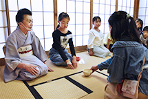 子ども茶道教室を開催