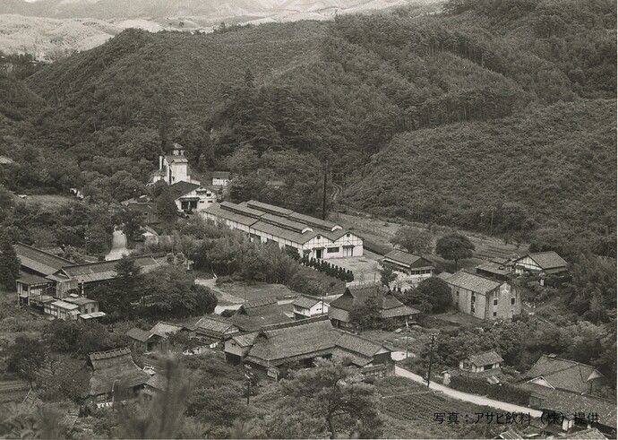 昭和10年代の平野工場と三ツ矢の塔の写真