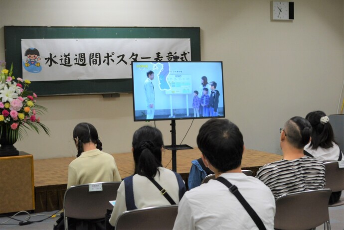 写真:動画視聴の様子
