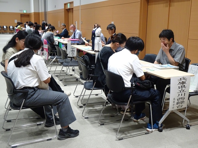 2025年度「個別進学相談会」（川西会場）の様子