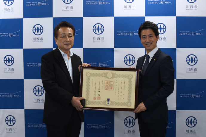 紺綬褒章褒状伝達式を行いました