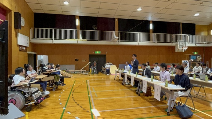 川西市立川西養護学校生徒会と市長・教育長・教育委員との意見交流会