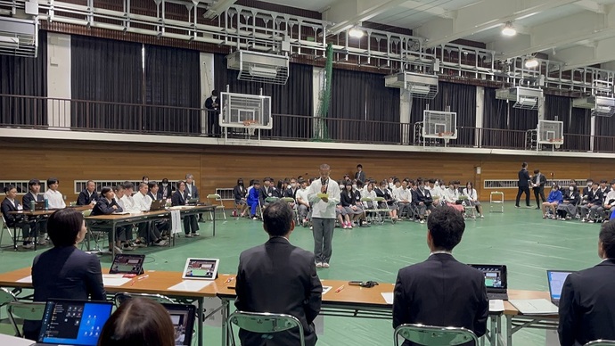 川西市立東谷中学校3年生と市長・教育委員会との意見交流会