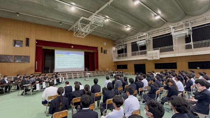 川西市立川西中学校3年生と市長・教育委員会との意見交流会