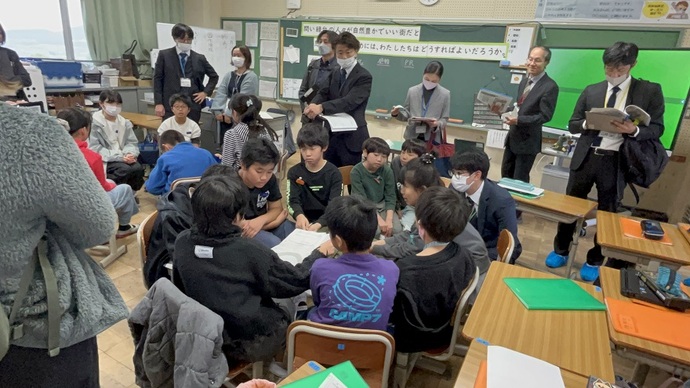 川西市立緑台小学校の探究学習の様子