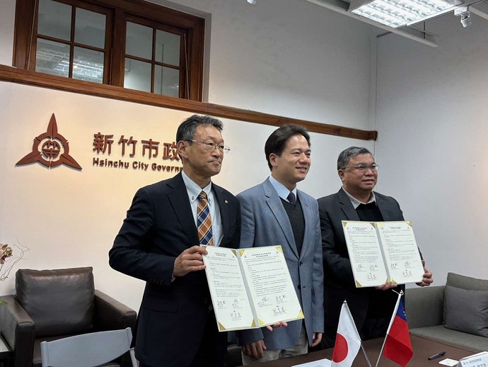 台湾新竹市教育局との覚書締結の様子
