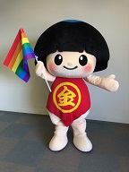 レインボーフラッグを掲げているきんたくん