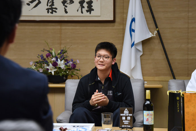 川西中2年生の中西一喜選手が表敬訪問しました