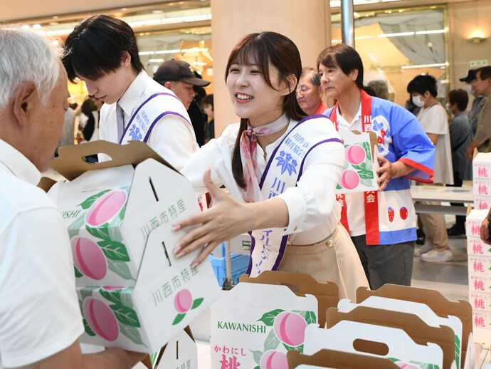 桃の即売会の写真