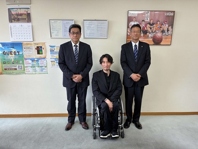 川西市立明峰中学校卒業生で堺市教育委員の大平さんと教育推進部理事との懇談